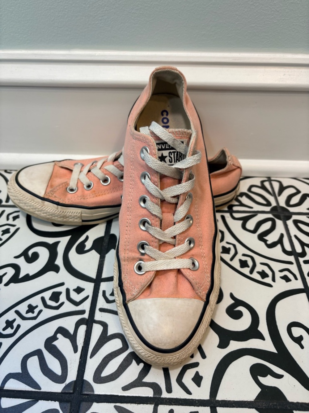 Converse Low Top Sneakers in Light Pink